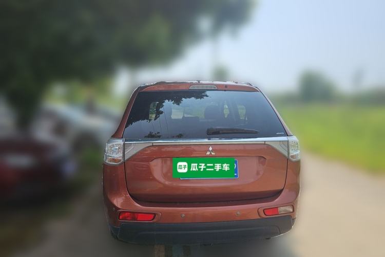 Used Mitsubishi Outlander 2014 2.4L 4x4 Deluxe Value Edition 5 Seats Rear