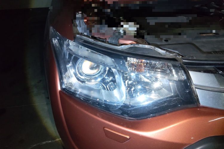 Used Mitsubishi Outlander 2014 2.4L 4x4 Deluxe Value Edition 5 Seats Right Front Headlight