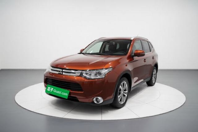 Ojetý Mitsubishi Outlander 2014 2.4L 4x4 Deluxe Value Edition 5 Seats