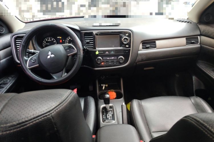Used Mitsubishi Outlander 2014 2.4L 4x4 Deluxe Value Edition 5 Seats Center Console
