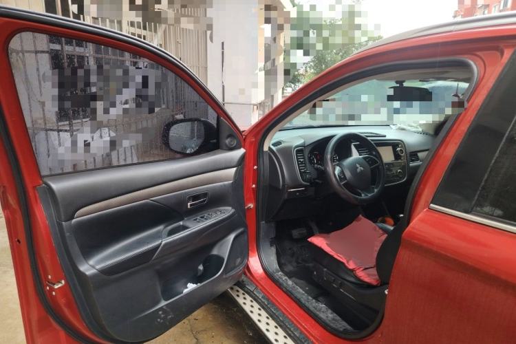 Used Mitsubishi Outlander 2014 2.4L 4x4 Deluxe Value Edition 5 Seats Driver Seat