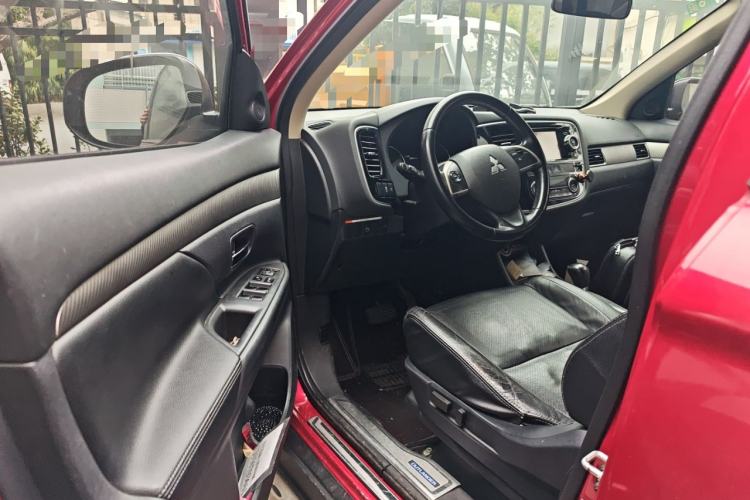 Used Mitsubishi Outlander 2014 2.4L 4x4 Deluxe Value Edition 5 Seats Driver Seat
