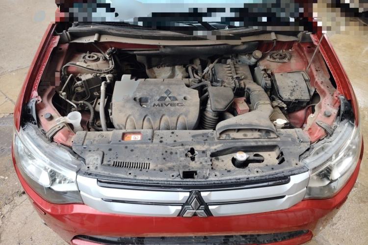 Used Mitsubishi Outlander 2014 2.4L 4x4 Deluxe Value Edition 5 Seats Engine Bay