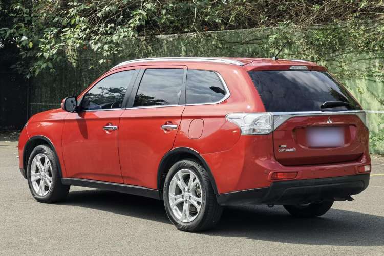 Used Mitsubishi Outlander 2014 2.4L 4x4 Deluxe Value Edition 5 Seats Exterior 3