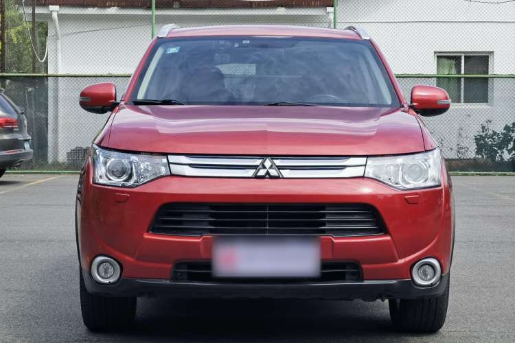 Used Mitsubishi Outlander 2014 2.4L 4x4 Deluxe Value Edition 5 Seats Exterior 7