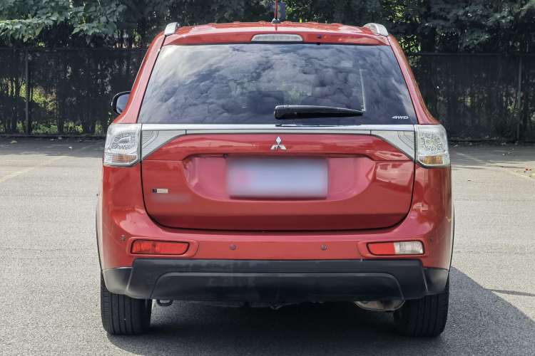 Used Mitsubishi Outlander 2014 2.4L 4x4 Deluxe Value Edition 5 Seats Exterior 8