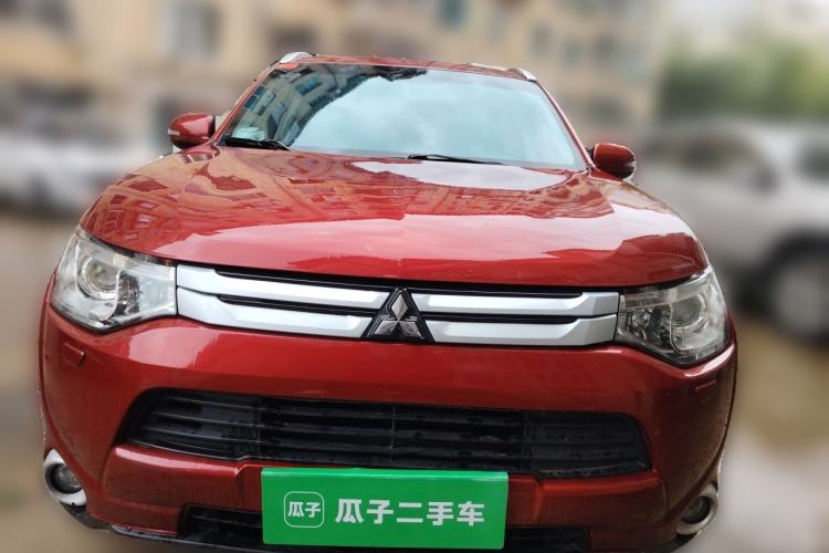 Used Mitsubishi Outlander 2014 2.4L 4x4 Deluxe Value Edition 5 Seats Front