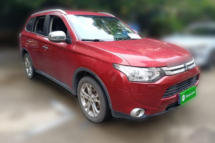 Used Mitsubishi Outlander 2014 2.4L 4x4 Deluxe Value Edition 5 Seats Front Right 45 Deg