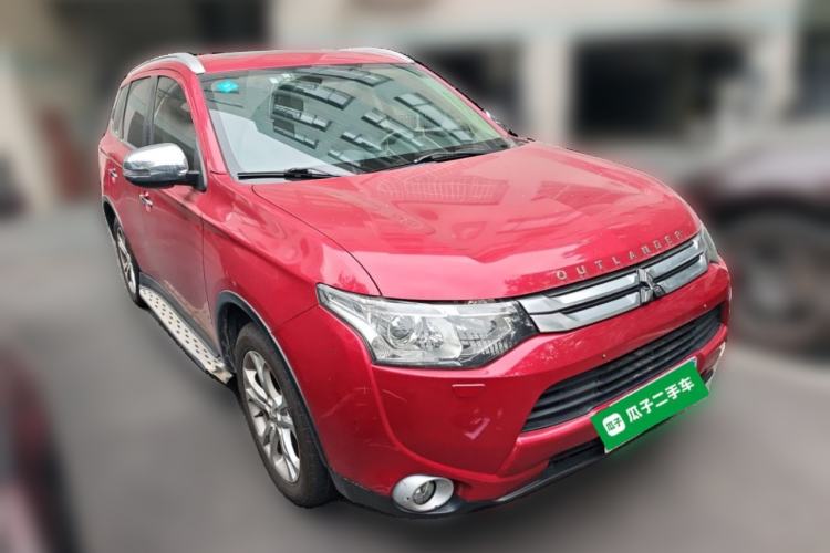 Used Mitsubishi Outlander 2014 2.4L 4x4 Deluxe Value Edition 5 Seats Front Right 45 Deg