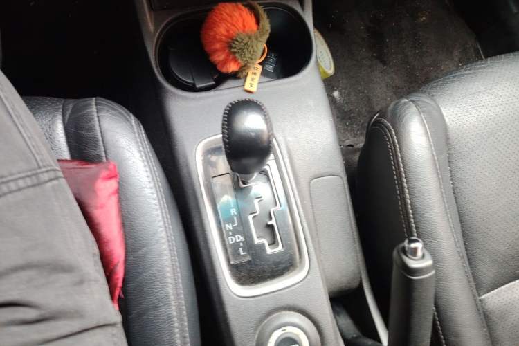 Used Mitsubishi Outlander 2014 2.4L 4x4 Deluxe Value Edition 5 Seats Gear Lever
