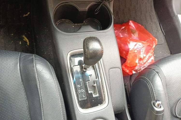 Used Mitsubishi Outlander 2014 2.4L 4x4 Deluxe Value Edition 5 Seats Gear Lever