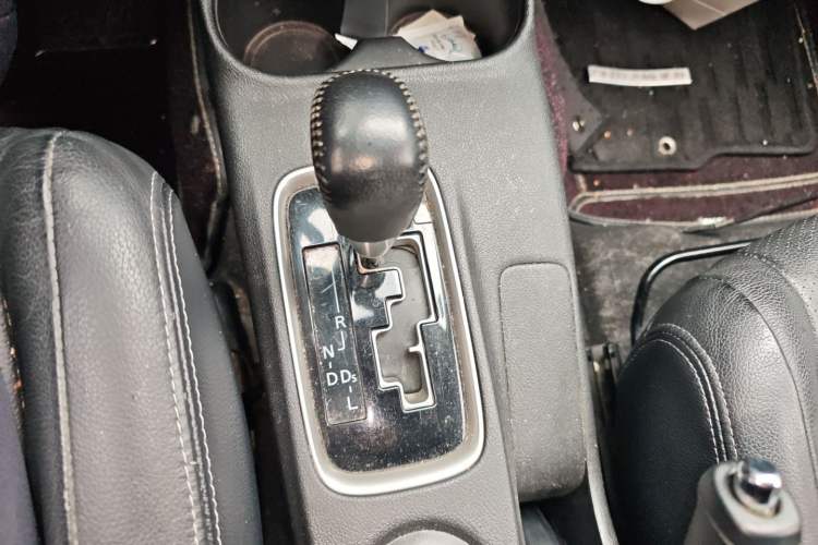 Used Mitsubishi Outlander 2014 2.4L 4x4 Deluxe Value Edition 5 Seats Gear Lever