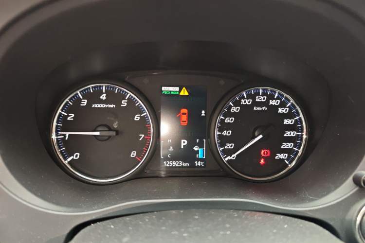 Used Mitsubishi Outlander 2014 2.4L 4x4 Deluxe Value Edition 5 Seats Instrument Cluster