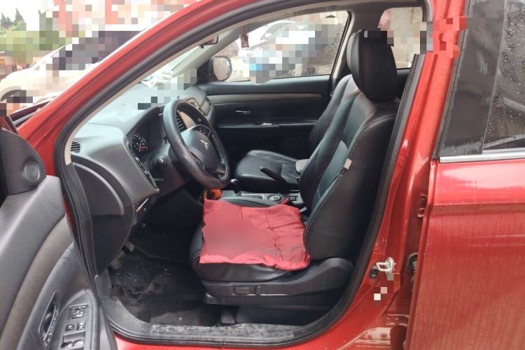 Used Mitsubishi Outlander 2014 2.4L 4x4 Deluxe Value Edition 5 Seats Left Front Seat