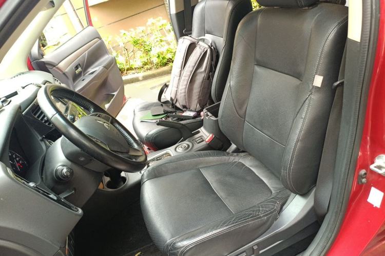 Used Mitsubishi Outlander 2014 2.4L 4x4 Deluxe Value Edition 5 Seats Left Front Seat