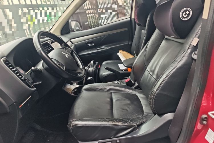 Used Mitsubishi Outlander 2014 2.4L 4x4 Deluxe Value Edition 5 Seats Left Front Seat