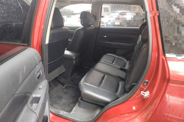 Used Mitsubishi Outlander 2014 2.4L 4x4 Deluxe Value Edition 5 Seats Left Rear Seat