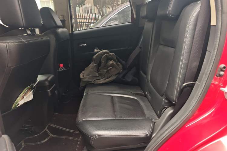 Used Mitsubishi Outlander 2014 2.4L 4x4 Deluxe Value Edition 5 Seats Left Rear Seat