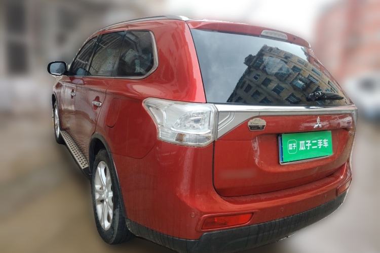 Used Mitsubishi Outlander 2014 2.4L 4x4 Deluxe Value Edition 5 Seats Rear Left 45 Deg