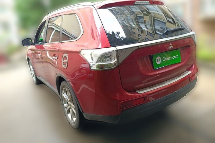 Used Mitsubishi Outlander 2014 2.4L 4x4 Deluxe Value Edition 5 Seats Rear Left 45 Deg