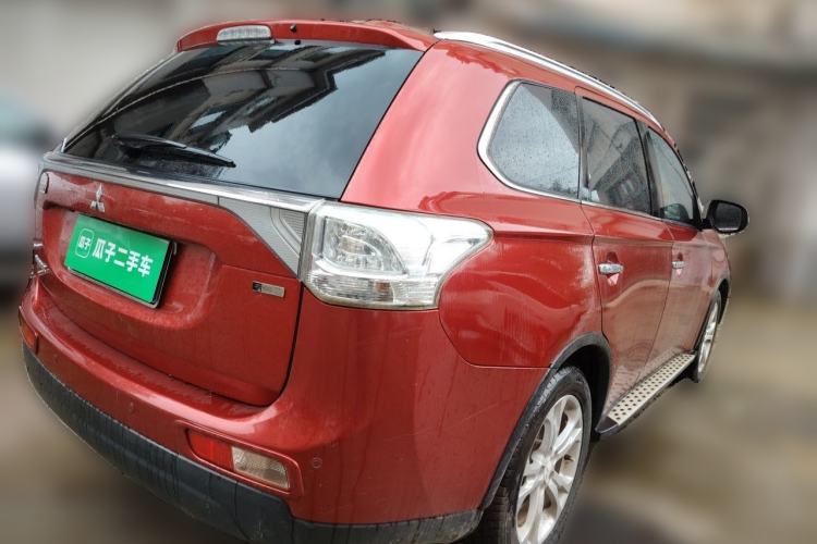 Used Mitsubishi Outlander 2014 2.4L 4x4 Deluxe Value Edition 5 Seats Rear Right 45 Deg