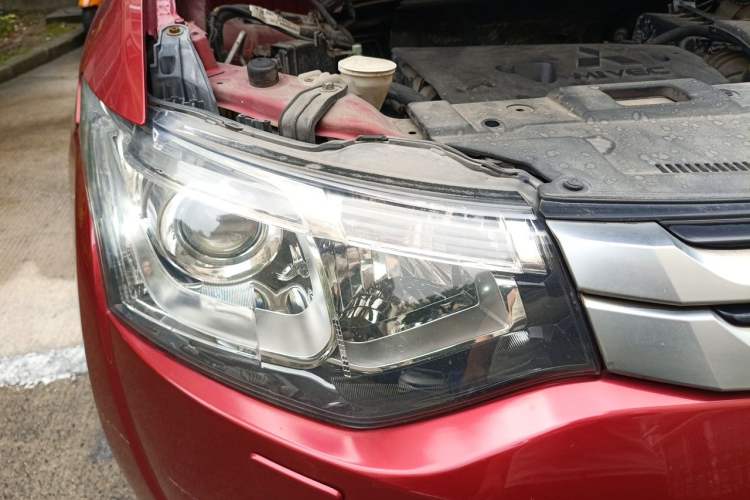 Used Mitsubishi Outlander 2014 2.4L 4x4 Deluxe Value Edition 5 Seats Right Front Headlight