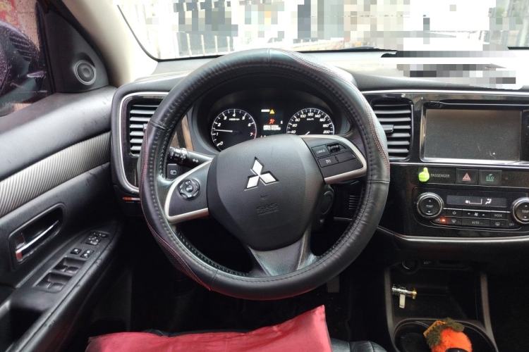Used Mitsubishi Outlander 2014 2.4L 4x4 Deluxe Value Edition 5 Seats Steering Wheel