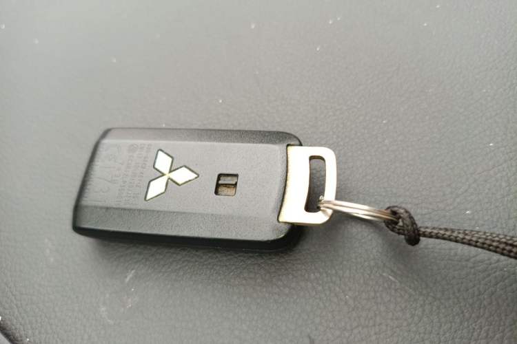 Used Mitsubishi Outlander 2014 2.4L 4x4 Deluxe Value Edition 5 Seats Vehicle Key