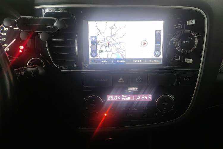 Used Mitsubishi Outlander 2014 2.4L 4x4 Deluxe Value Edition 5 Seats Audio And AC Panel