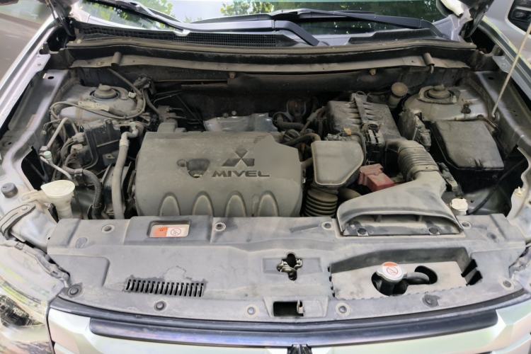Used Mitsubishi Outlander 2014 2.4L 4x4 Deluxe Value Edition 5 Seats Engine Bay