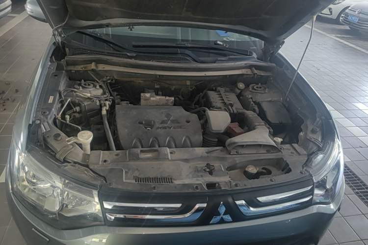 Used Mitsubishi Outlander 2014 2.4L 4x4 Deluxe Value Edition 5 Seats Engine Bay