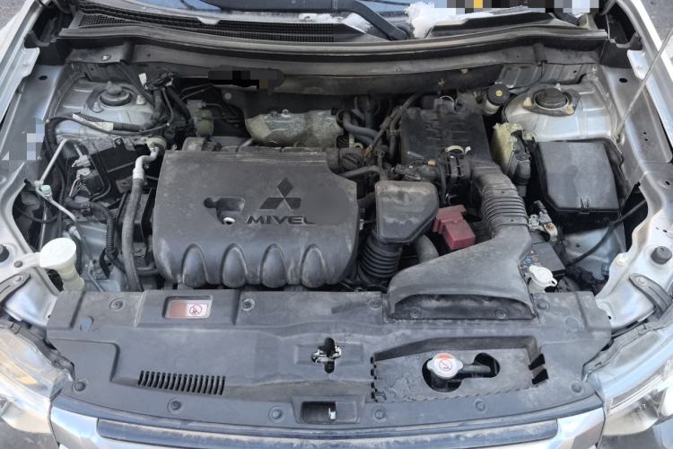 Used Mitsubishi Outlander 2014 2.4L 4x4 Deluxe Value Edition 7 Seats Engine Bay