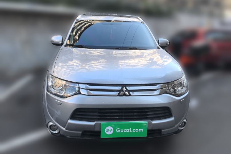 Used Mitsubishi Outlander 2014 2.4L 4x4 Deluxe Value Edition 7 Seats Exterior 1