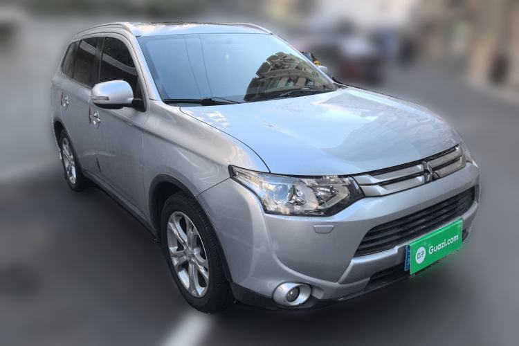 Used Mitsubishi Outlander 2014 2.4L 4x4 Deluxe Value Edition 7 Seats Exterior 2