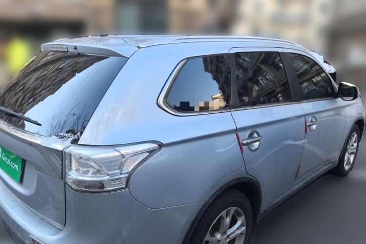 Used Mitsubishi Outlander 2014 2.4L 4x4 Deluxe Value Edition 7 Seats Exterior 5