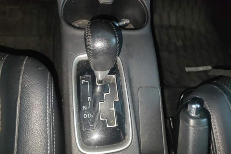 Used Mitsubishi Outlander 2014 2.4L 4x4 Deluxe Value Edition 5 Seats Gear Lever