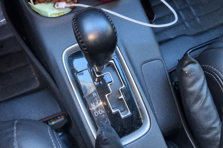 Used Mitsubishi Outlander 2014 2.4L 4x4 Deluxe Value Edition 7 Seats Gear Lever