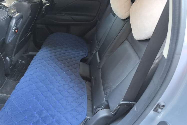 Used Mitsubishi Outlander 2014 2.4L 4x4 Deluxe Value Edition 7 Seats Interior 4