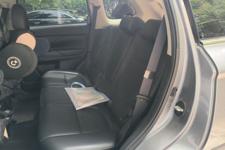 Used Mitsubishi Outlander 2014 2.4L 4x4 Deluxe Value Edition 5 Seats Left Rear Seat