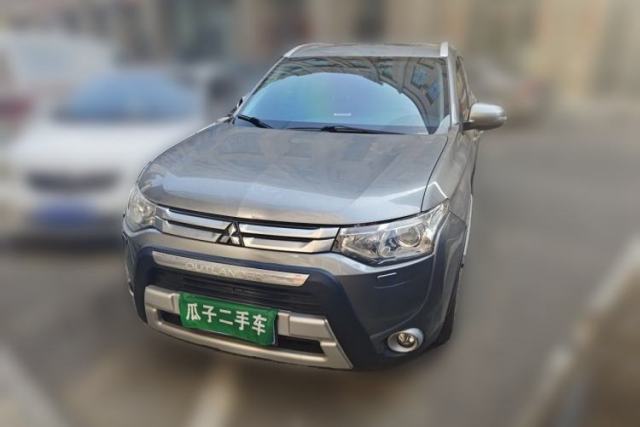 Mitsubishi Outlander 2014 2.4L 4x4 Deluxe Value Edition 5 Seats d’occasion