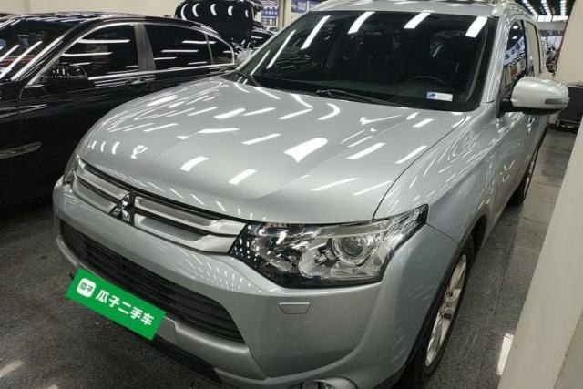 Used Mitsubishi Outlander 2014 2.4L 4x4 Deluxe Value Edition 7 Seats