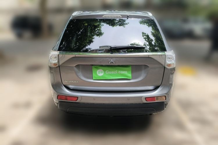 Used Mitsubishi Outlander 2014 2.4L 4x4 Deluxe Value Edition 5 Seats Rear