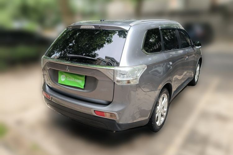 Used Mitsubishi Outlander 2014 2.4L 4x4 Deluxe Value Edition 5 Seats Rear Right 45 Deg