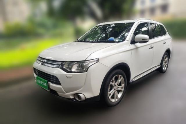 Used Mitsubishi Outlander 2014 2.4L 4x4 Deluxe Value Edition 7 Seats