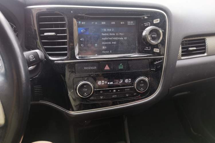 Used Mitsubishi Outlander 2014 2.4L 4x4 Deluxe Value Edition 5 Seats Audio And AC Panel