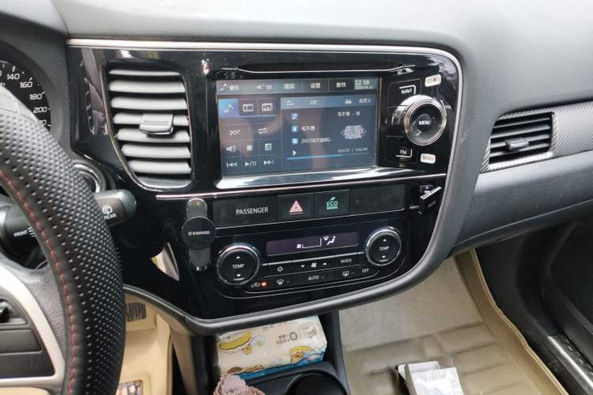 Used Mitsubishi Outlander 2014 2.4L 4x4 Deluxe Value Edition 5 Seats Audio And AC Panel