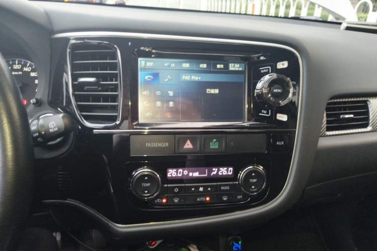 Used Mitsubishi Outlander 2014 2.4L 4x4 Deluxe Value Edition 7 Seats Audio And AC Panel
