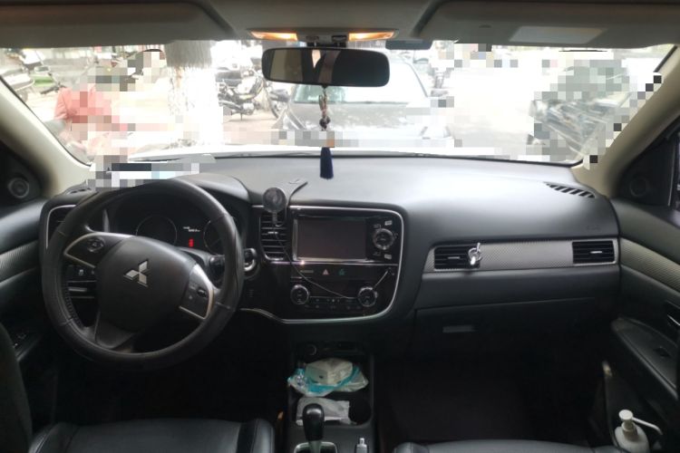 Used Mitsubishi Outlander 2014 2.4L 4x4 Deluxe Value Edition 5 Seats Center Console