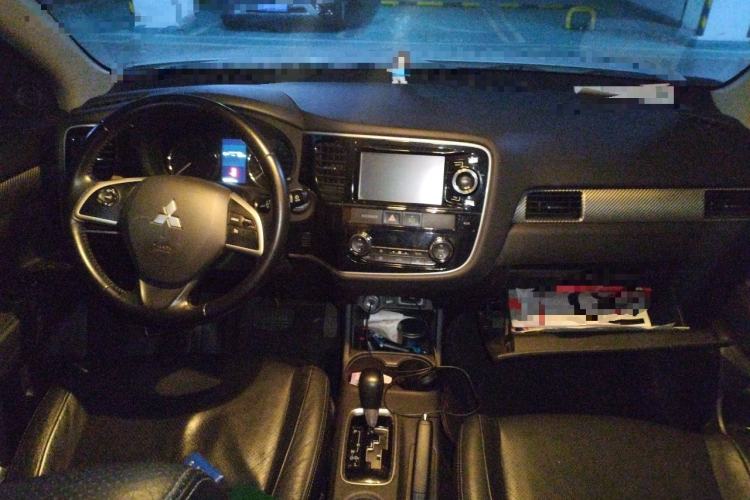 Used Mitsubishi Outlander 2014 2.4L 4x4 Deluxe Value Edition 7 Seats Center Console