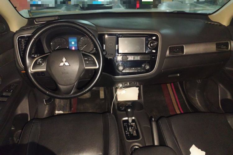 Used Mitsubishi Outlander 2014 2.4L 4x4 Deluxe Value Edition 5 Seats Center Console